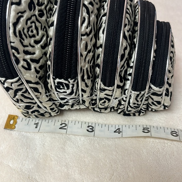 Allegro 5-Piece Rosette Pattern Cosmetic/Travel Bags - Picture 6 of 7